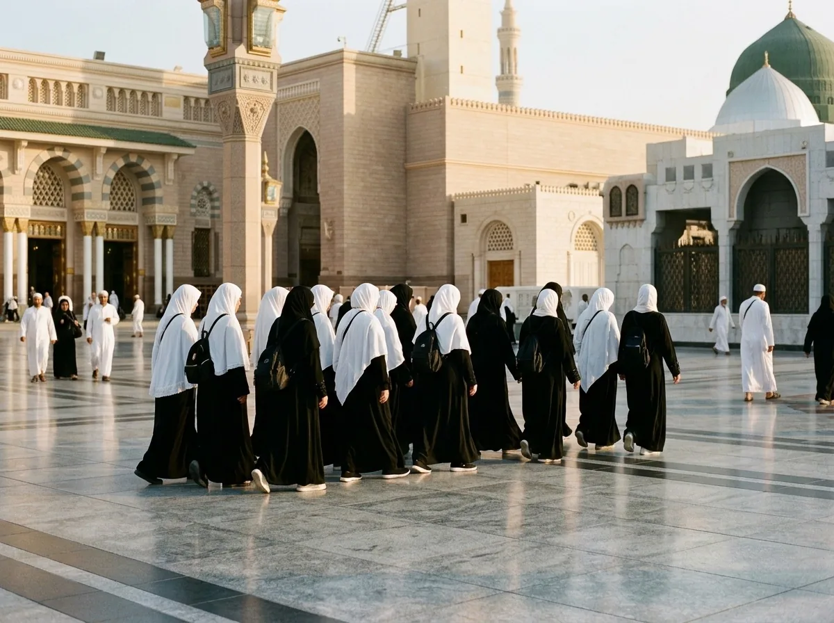 Karayolu Umre'de Kadın Sürücüler: Tek Başına Arabayla Umre Konu