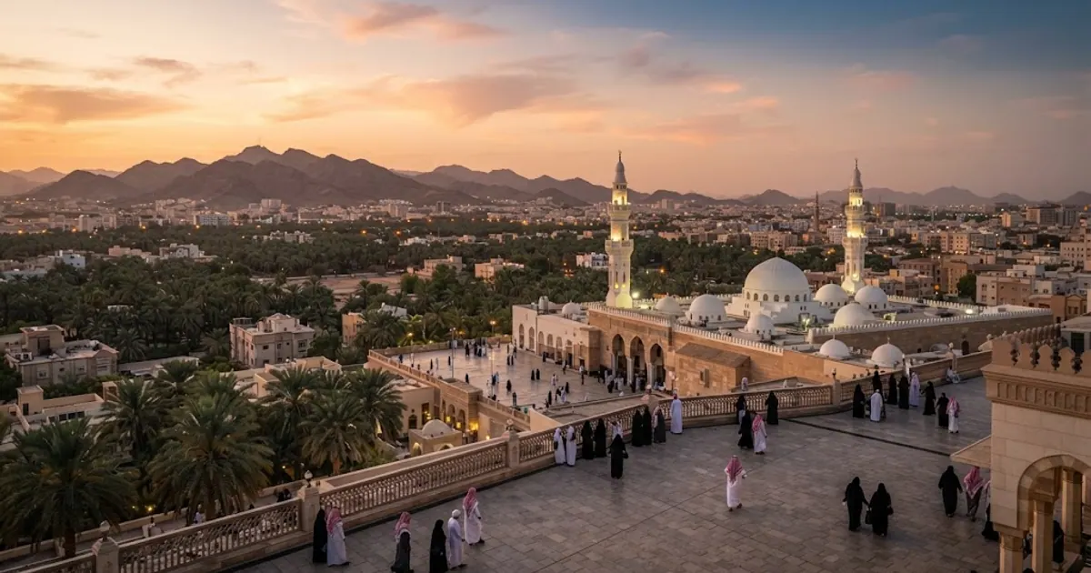 Mekândan gün batımında çevre manzarasının panoramik görünümü — Kuba Camii 2026: İslam'ın İlk Mescidi, Tarihi ve Sevabı