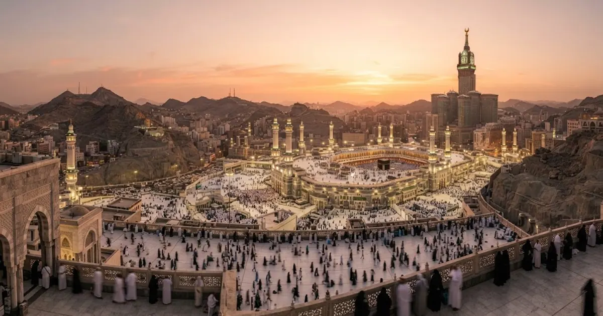 Mekândan gün batımında çevre manzarasının panoramik görünümü — Mescid-i Haram: Dünyanın En Büyük Mescidi 2026