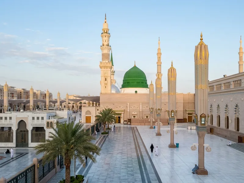 Uhud Sehitligi ve Hz. Hamza Mescidi gorseli, kabristan ve mescit alani